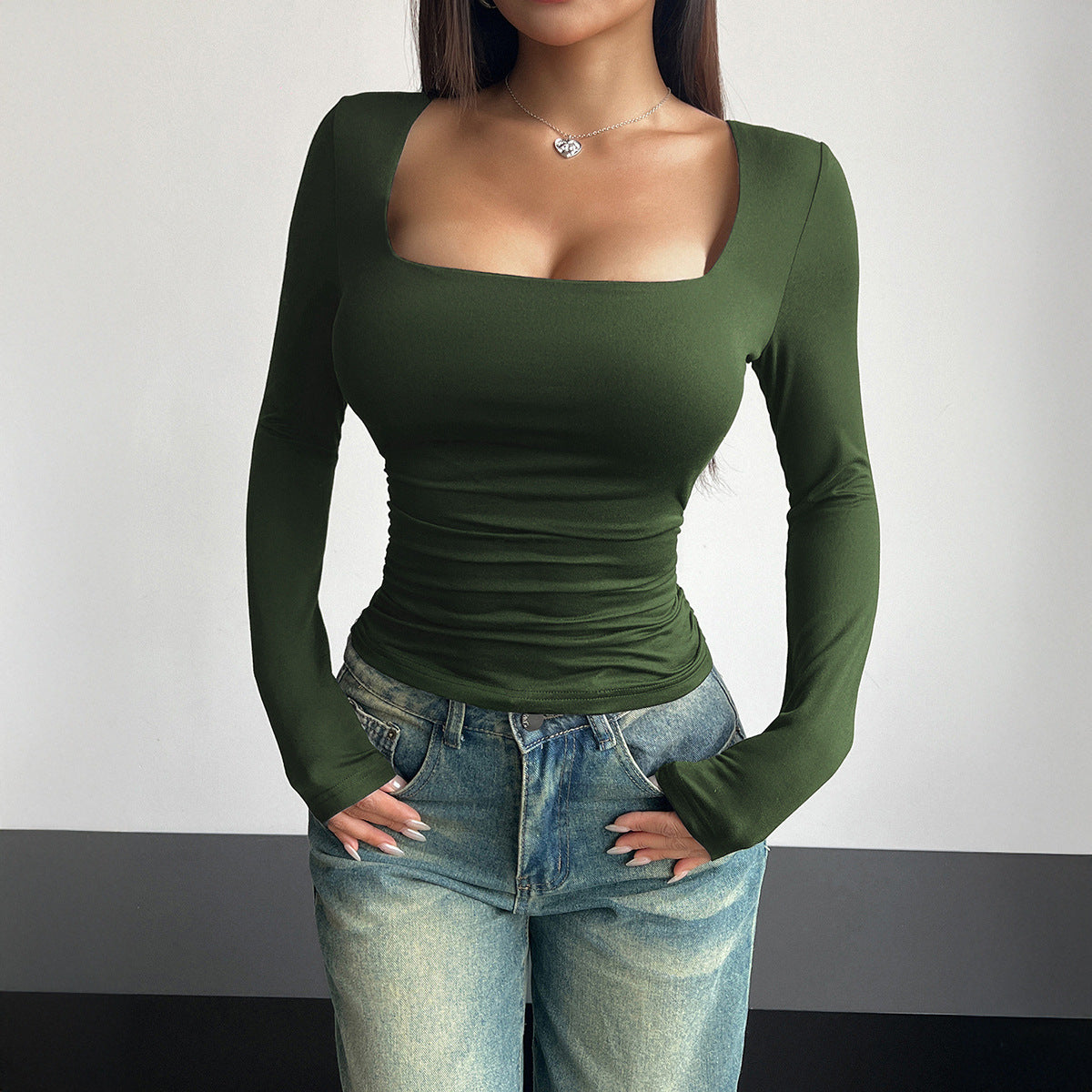 Tailliertes Langarmshirt für Damen mit eckigem Ausschnitt und Raffungen, Größe [Größe fehlt]