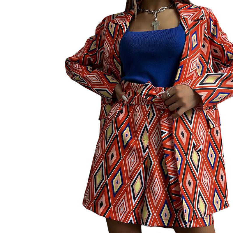 Women's blazer and shorts set with geometric pattern and adjustable belt, size [size missing]