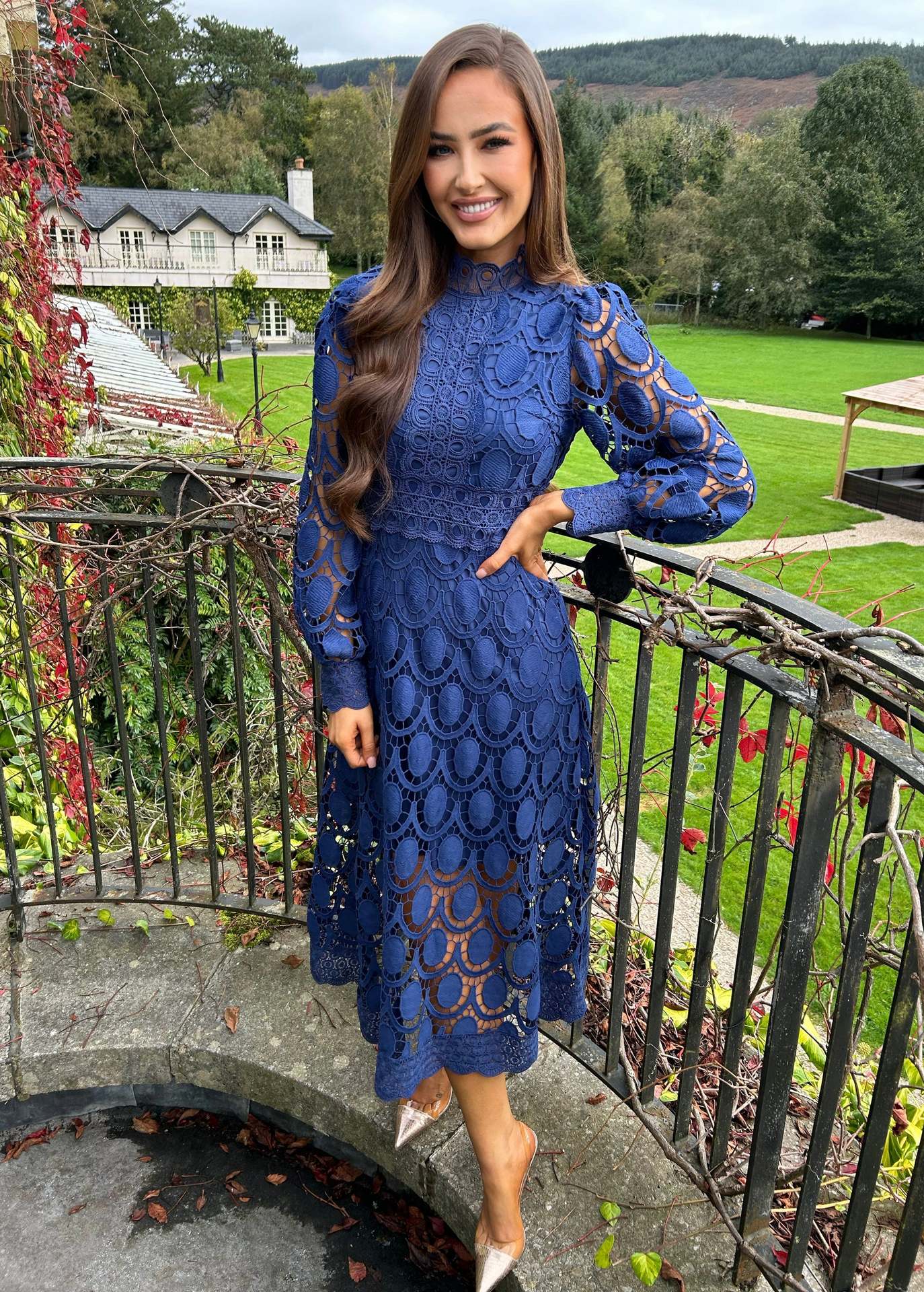 Valenzora | Lace Puff Sleeve Fitted Dress