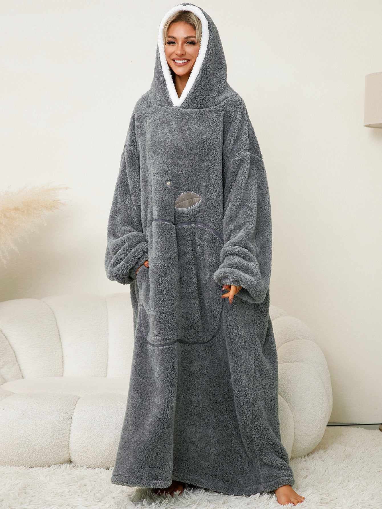 Women's Cozy Hoodie Blanket with Large Pockets and Contrasting Lining, Size