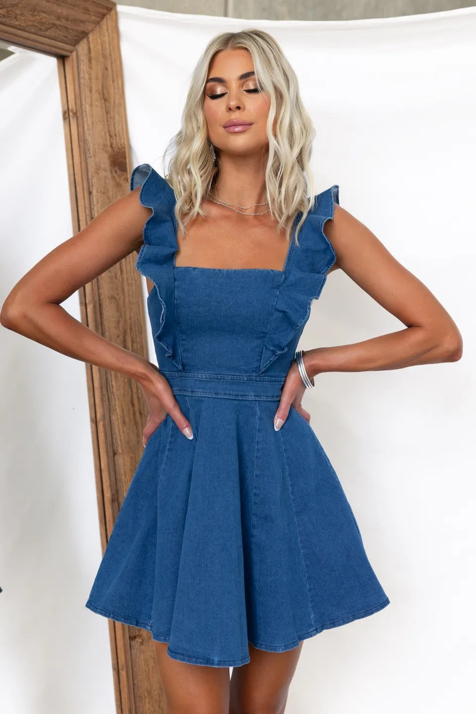 Drune Damen-Jeanskleid mit Rüschen und femininer Silhouette