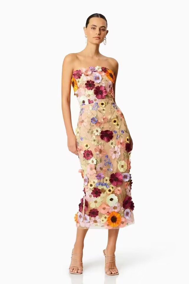 Women's dress with floral embroidery design and elegant, fitted cut, size S