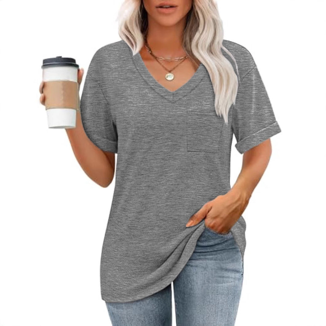 Women's V-neck T-shirt with pockets and a relaxed fit, size