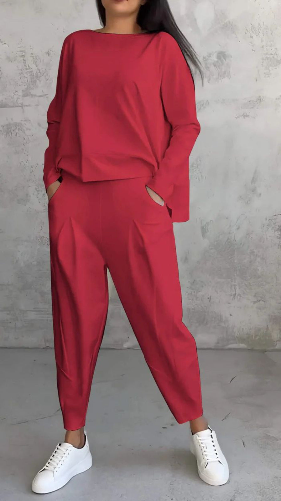 Valenzora | Solid color slim-fit trouser suit with round neckline
