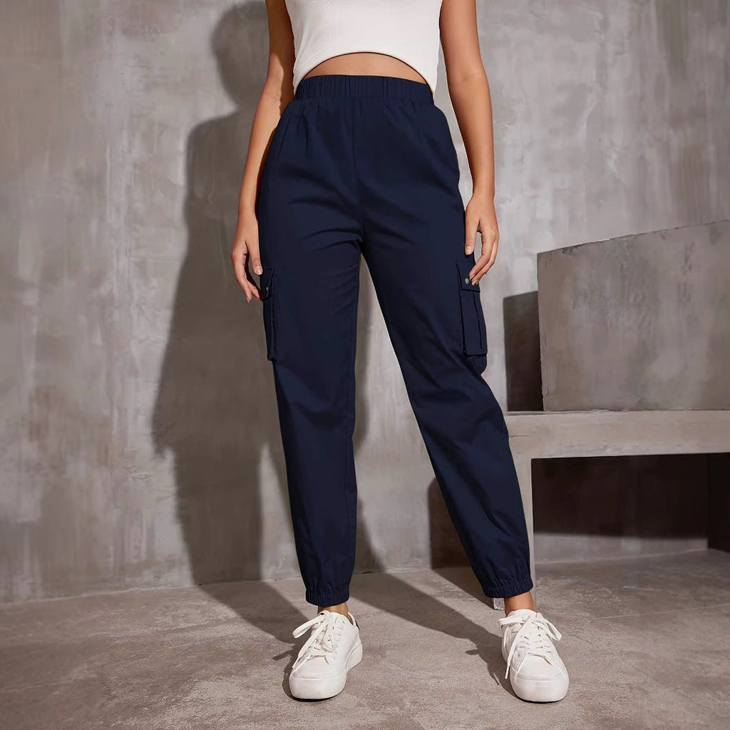 Women's cargo trousers with elasticated waistband and practical side pockets, size S