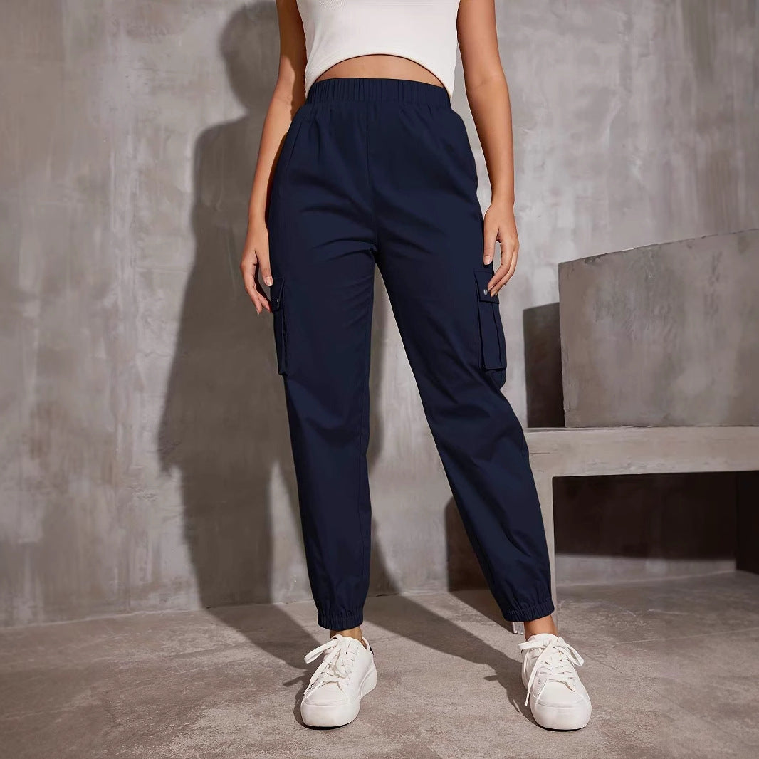 Women's cargo trousers with elasticated waistband and practical side pockets, size S