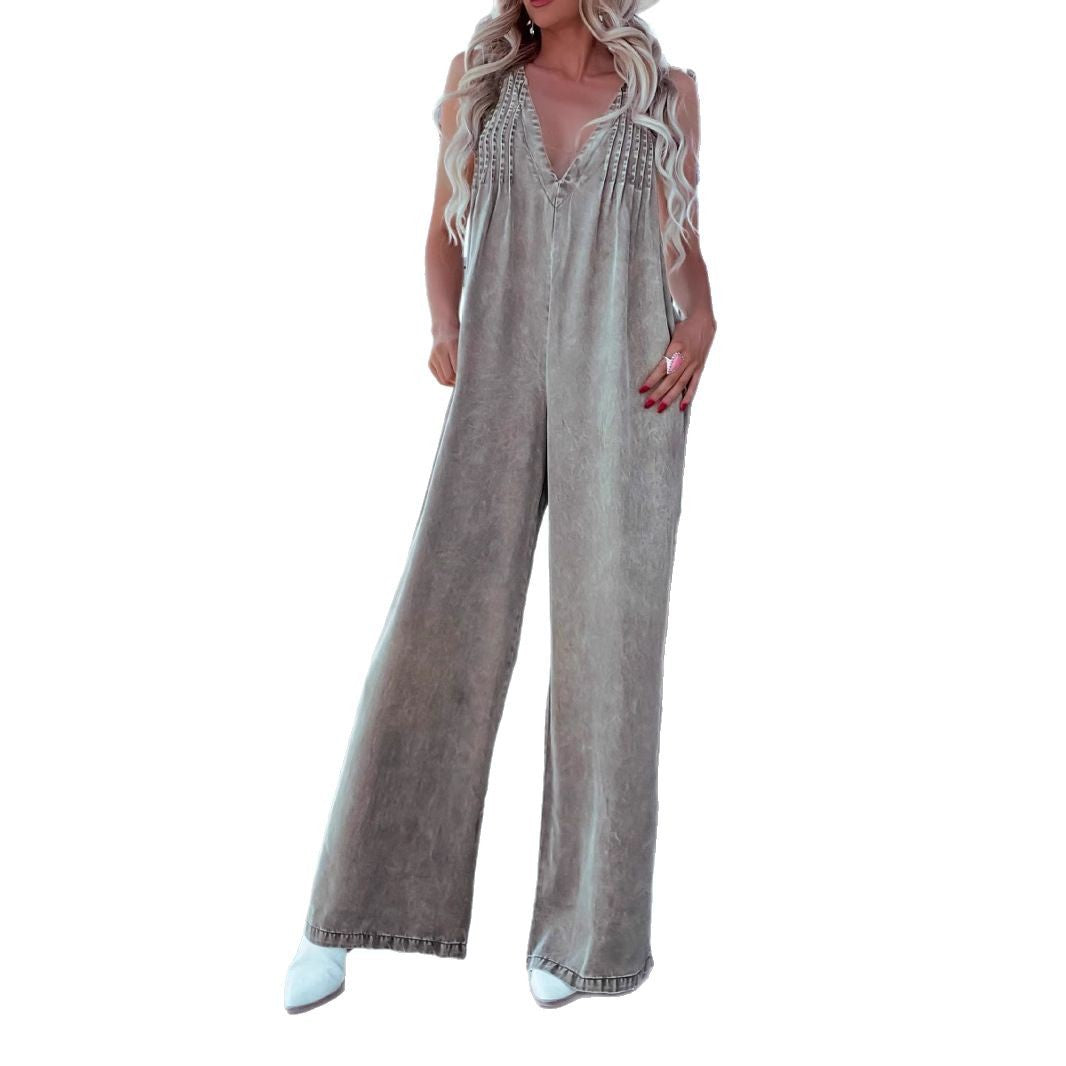 Women's jumpsuit with deep V-neck and practical pockets, size