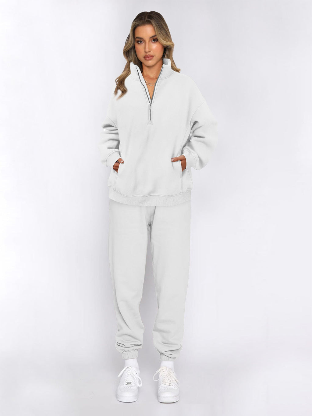 Women's sporty set with stand-up collar and practical zipper, size