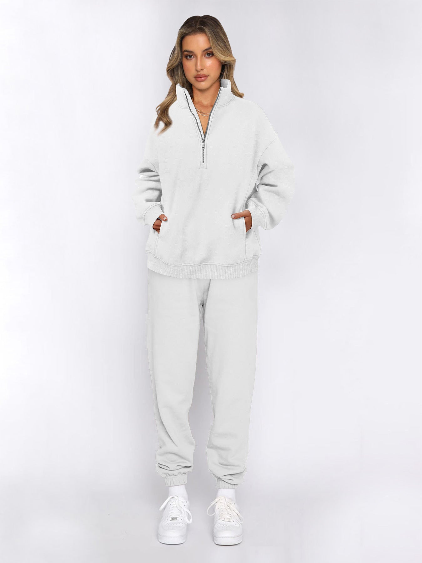 Women's sporty set with stand-up collar and practical zipper, size