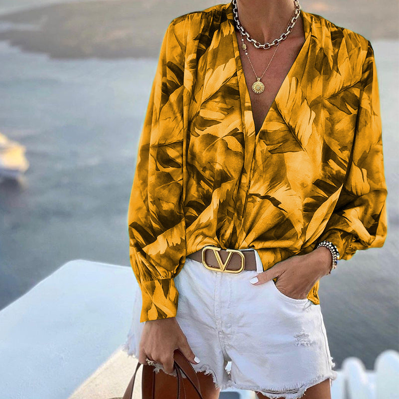 Women's blouse with floral pattern and elegant cut, size
