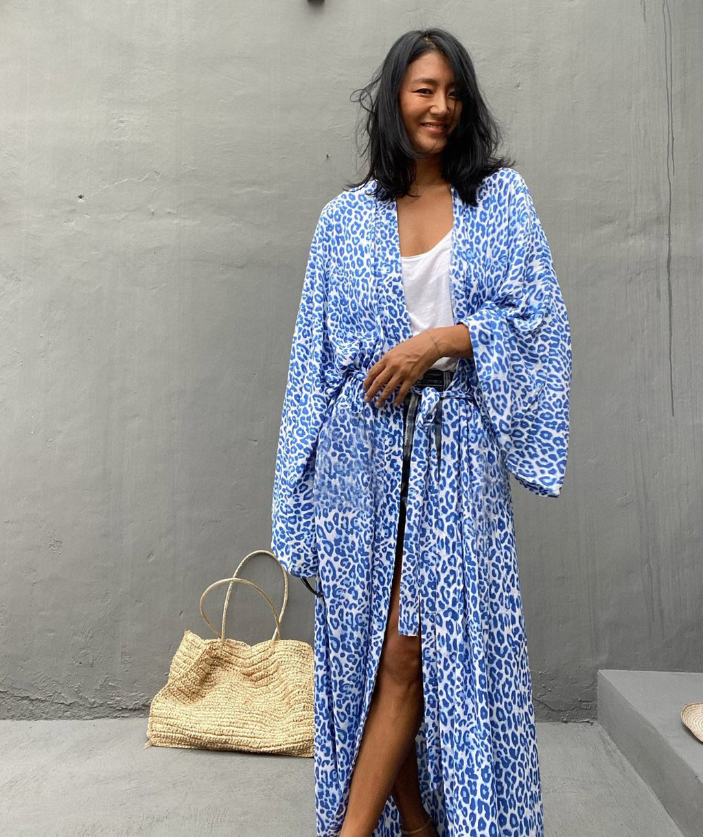 Women's kimono robe with leopard print, size