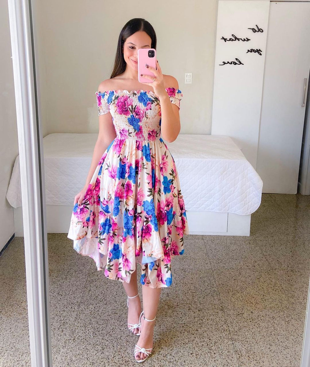Damen-Sommerkleid, schulterfrei, mit buntem Schmetterlingsmuster und fließenden Falten, Größe S
