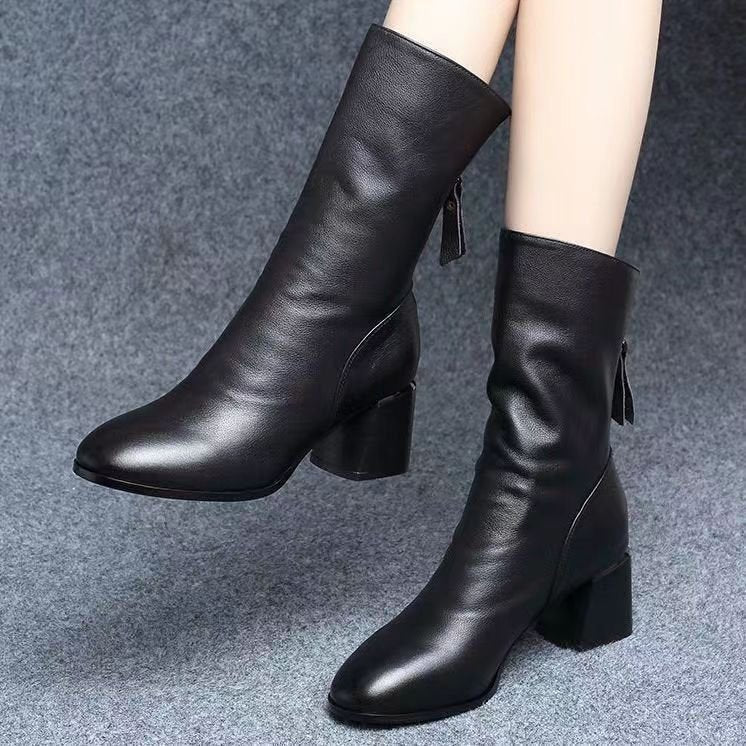 Valenzora | Luxurious vegan leather ankle boots with zipper