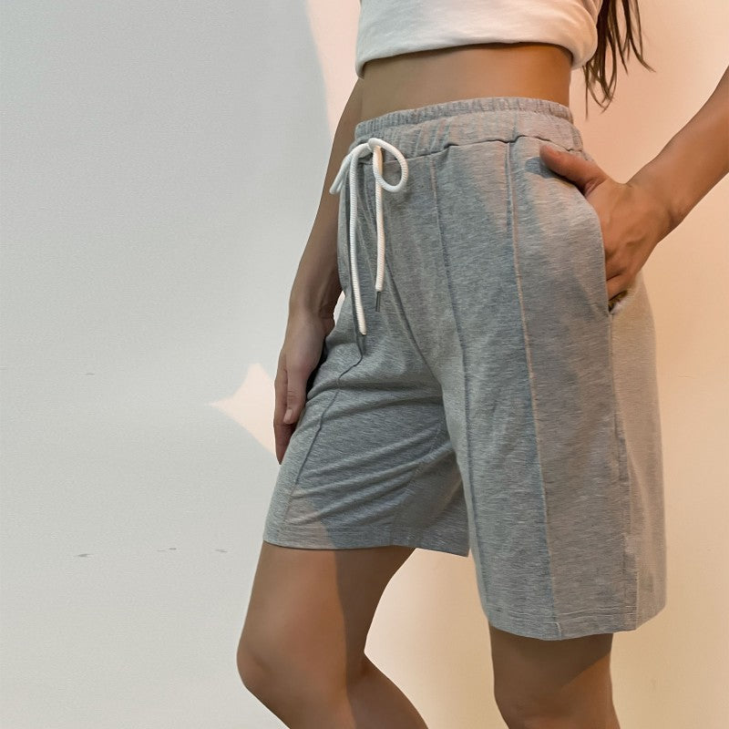 Women's cotton shorts with elastic waistband and practical pockets, size