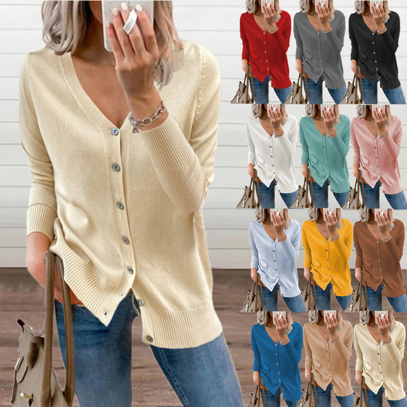 Damenstrickjacke mit modernen Knopfdetails und tiefem V-Ausschnitt, Größe
