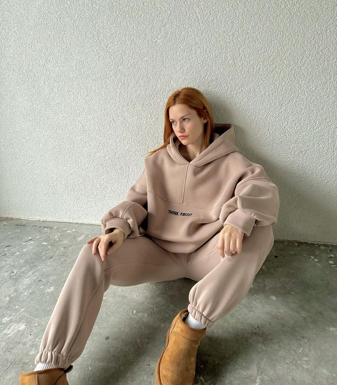 Women's comfortable hoodie with a relaxed fit and practical kangaroo pockets, size S