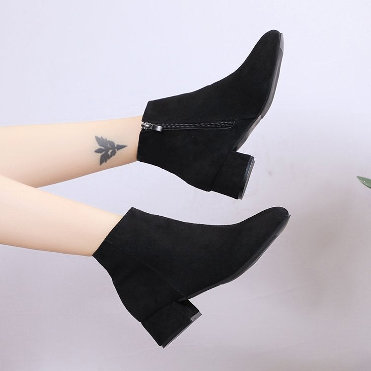 Women's ankle boots with a modern, minimalist design and comfortable block heel, size Valenzora