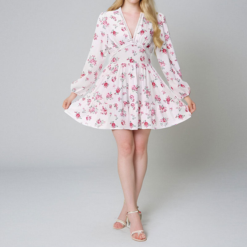 Valenzora | V-neck pleated short-sleeved dress