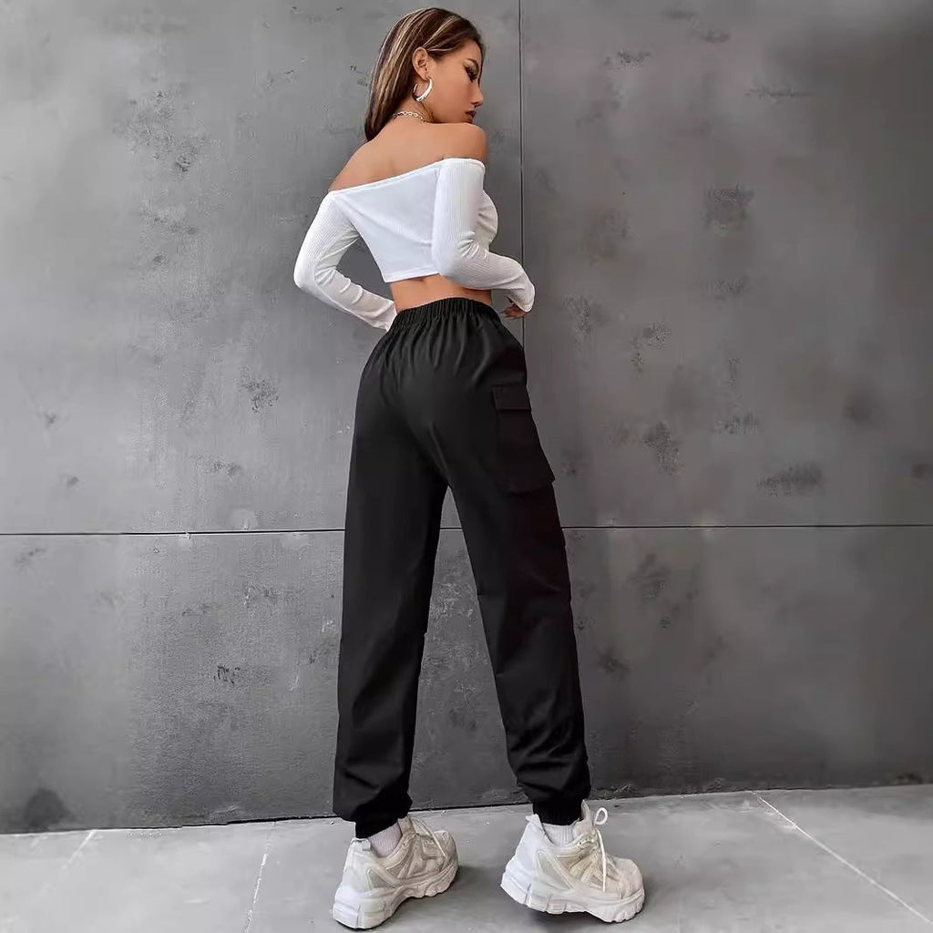 Women's cargo trousers with elasticated waistband and practical pockets, size S