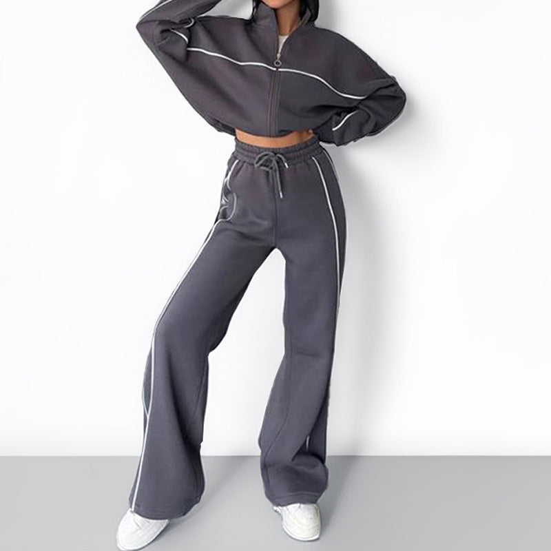 Women's sporty loungewear set with high collar and wide cut, size [size]