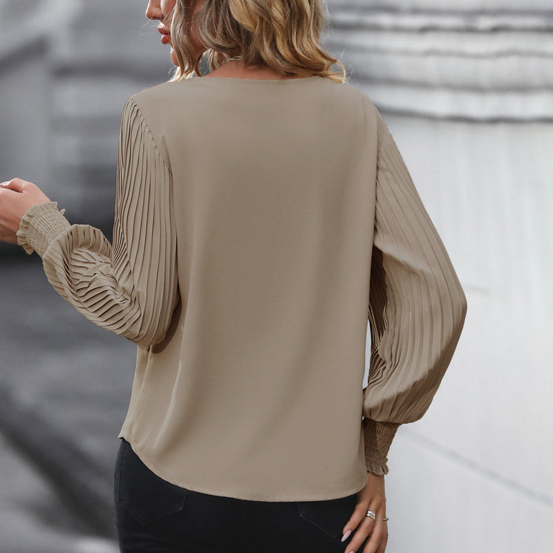 Women's blouse with voluminous pleated sleeves and elegant V-neck, size [size]