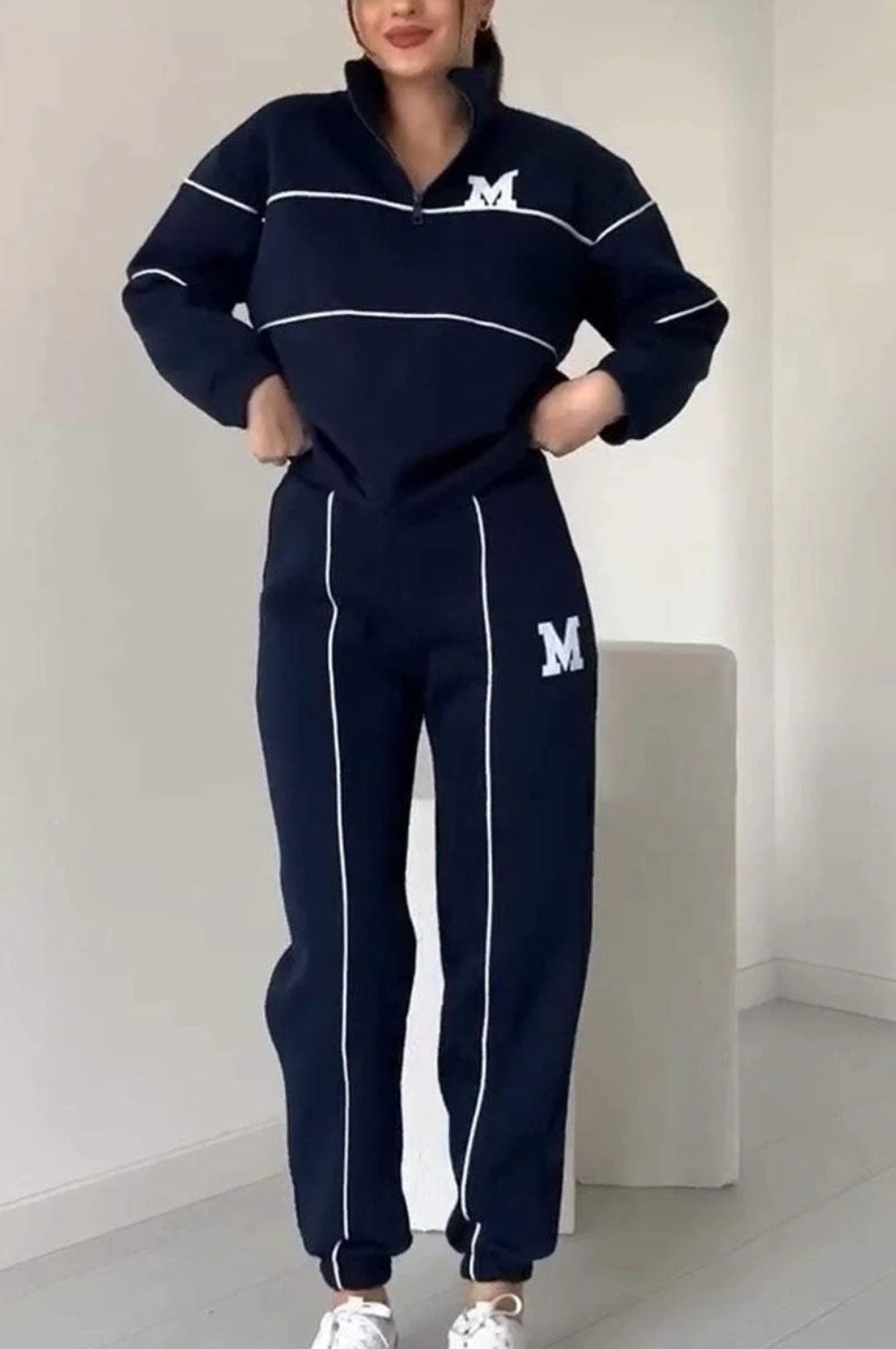 Women's sporty fleece suit set with stand-up collar and practical pockets, size S