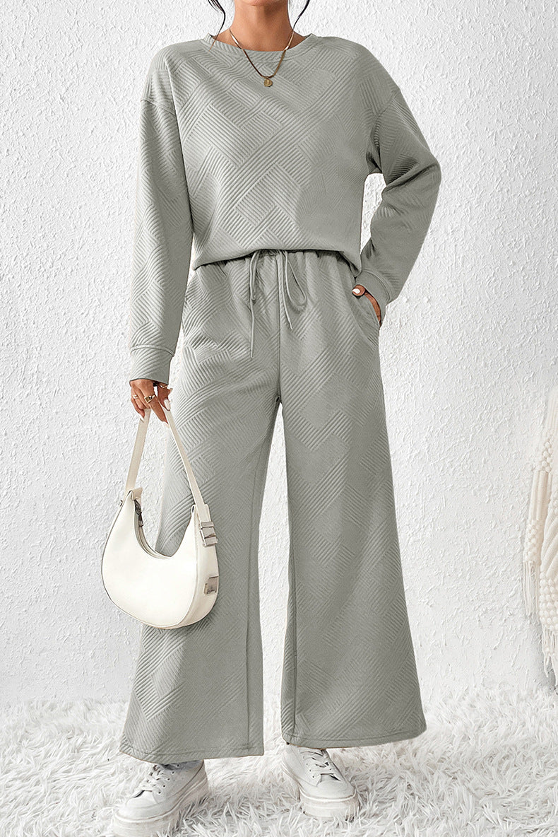 Women's comfortable lounge set with textured pattern, size