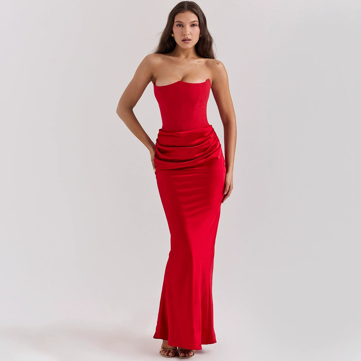 Women's elegant, figure-hugging evening dress with a sophisticated waist detail, size S