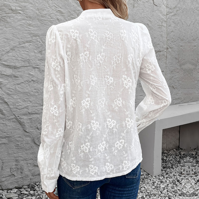 Damenbluse mit elegantem floralem Lochmuster, Größe