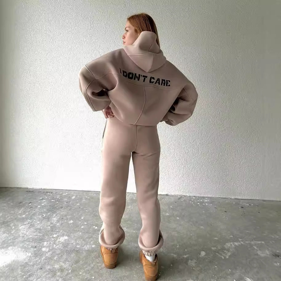 Women's comfortable hoodie with a relaxed fit and practical kangaroo pockets, size S