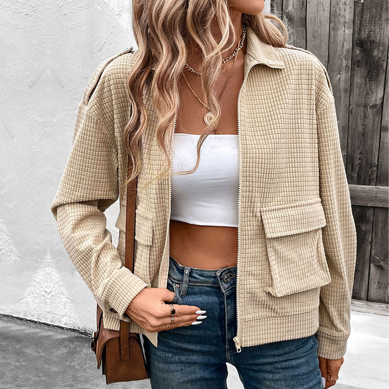 Women's quilted leisure jacket with practical pockets and high collar, size