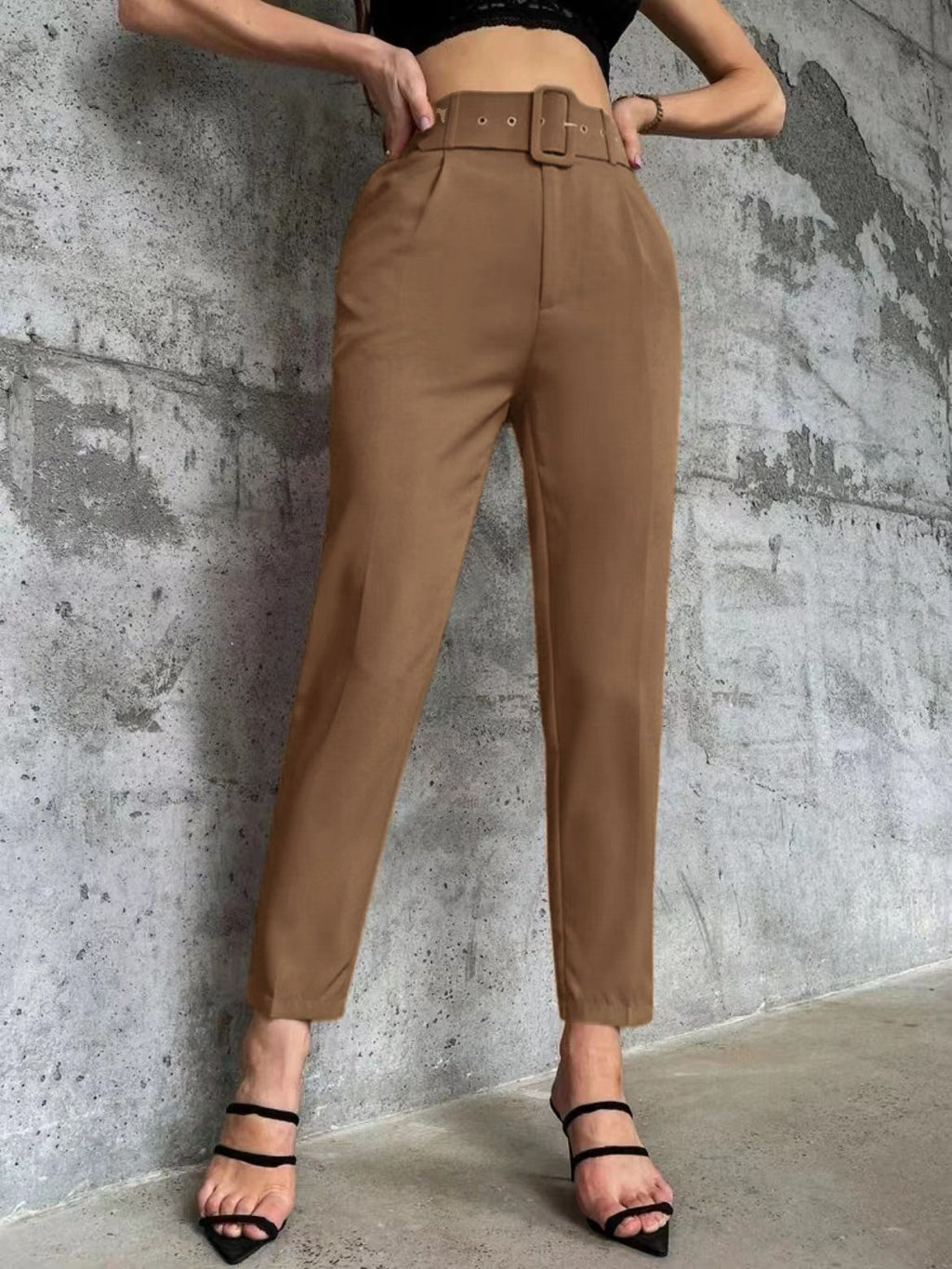 Women's wide-leg high-waisted trousers with a stylish belt, size
