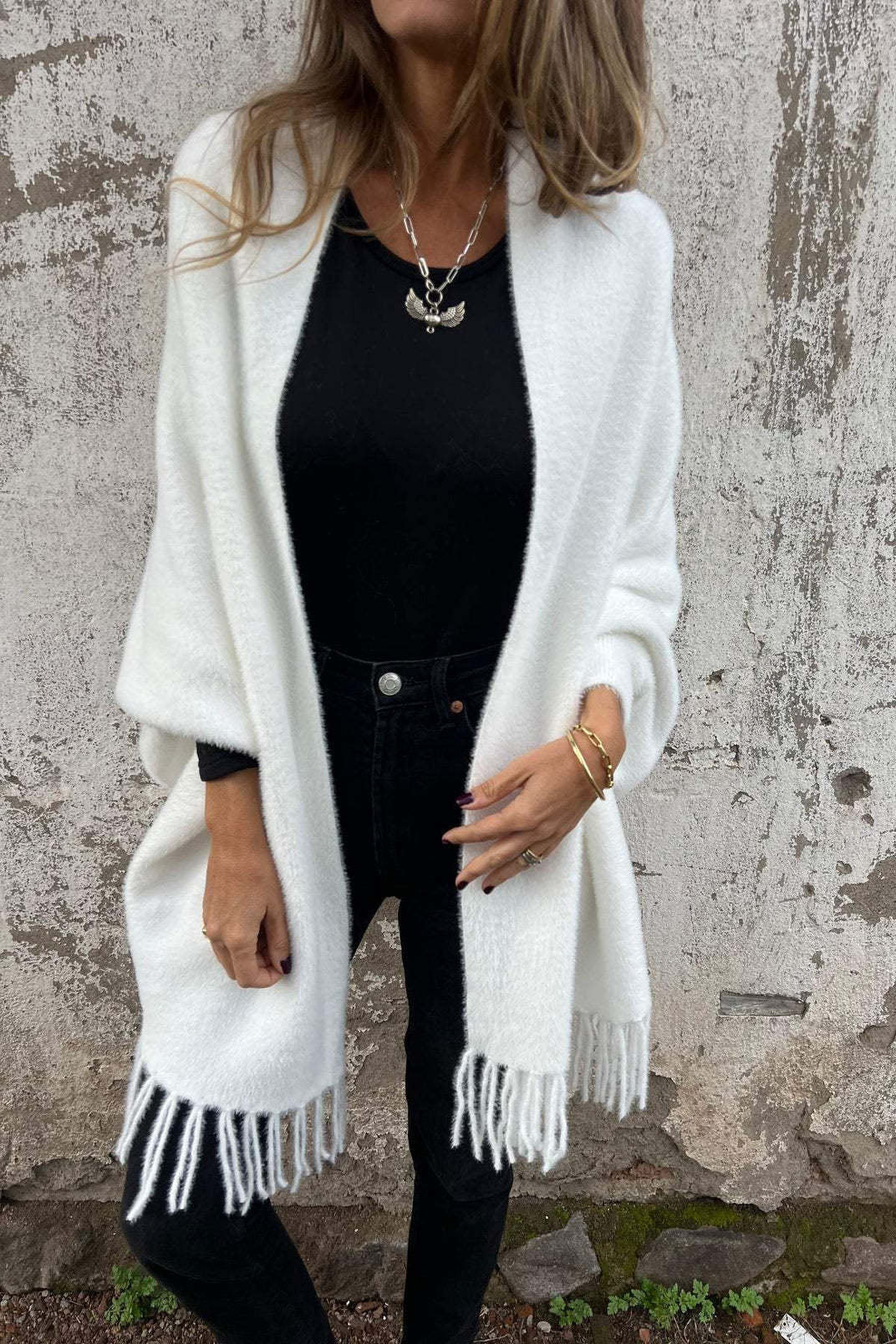 Valenzora knitted plush tassel scarf