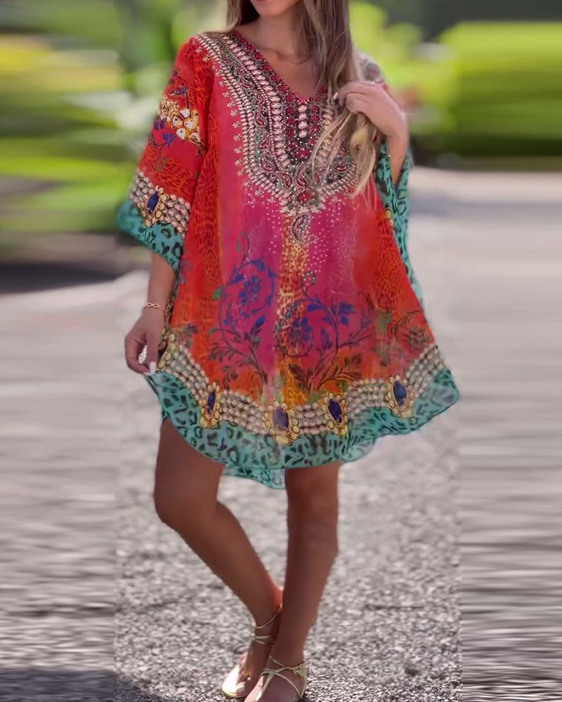Damen-Strandkleid im farbenfrohen Boho-Stil mit verspieltem Design und tiefem V-Ausschnitt, Größe [size]
