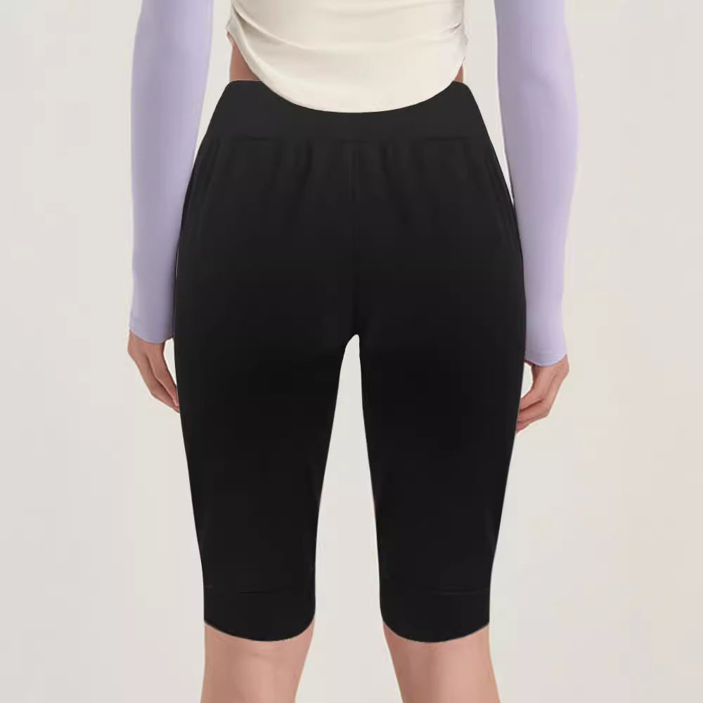 Women's comfortable jersey shorts with elastic waistband and practical side pockets, size S