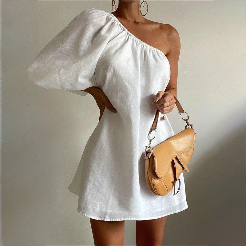 Reizendes Damen-One-Shoulder-Kleid mit voluminösen Ärmeln und elastischem Bund, Größe [size]