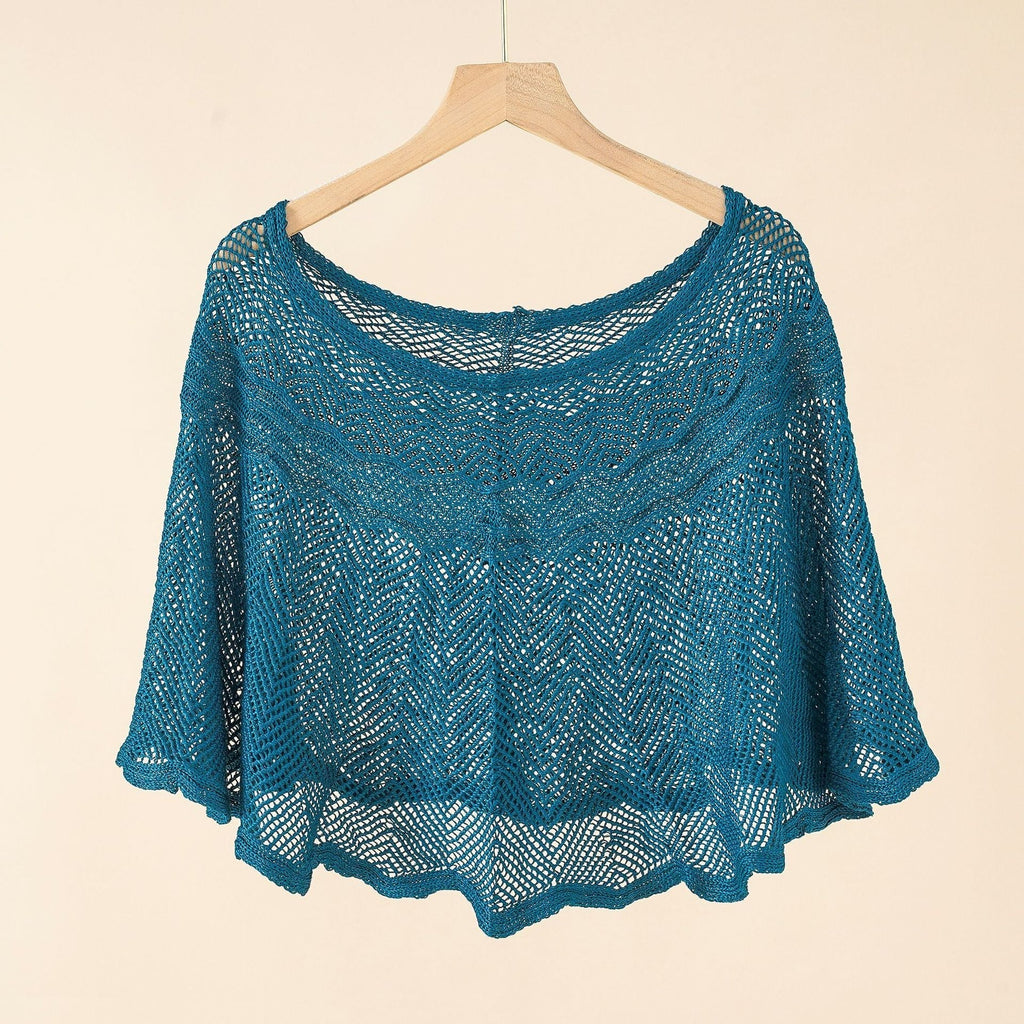 Luftiger Strickponcho für Damen in modernem Design, Größe