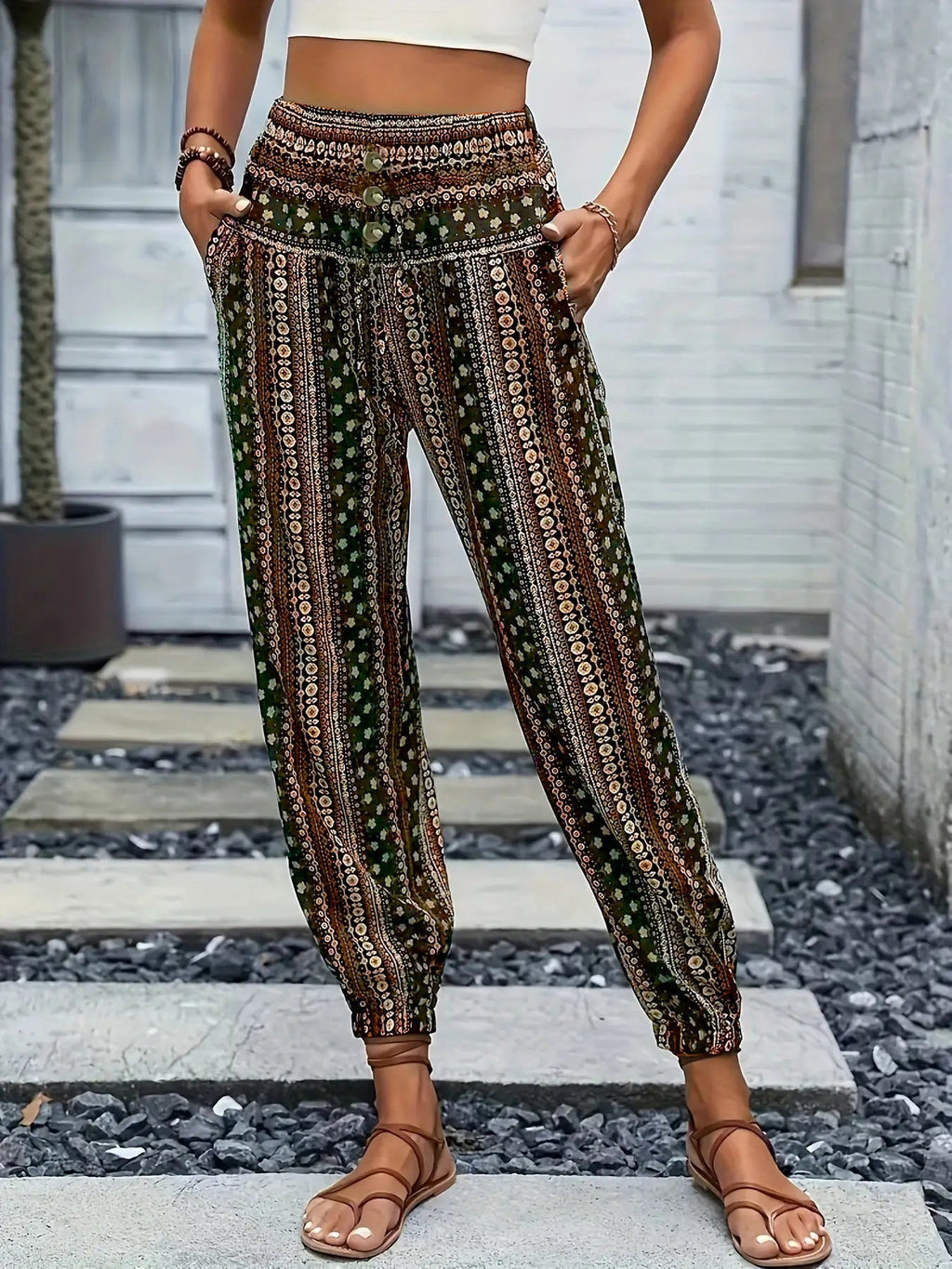Women's wide-leg leisure trousers with elasticated waistband and button-decorated waist, size