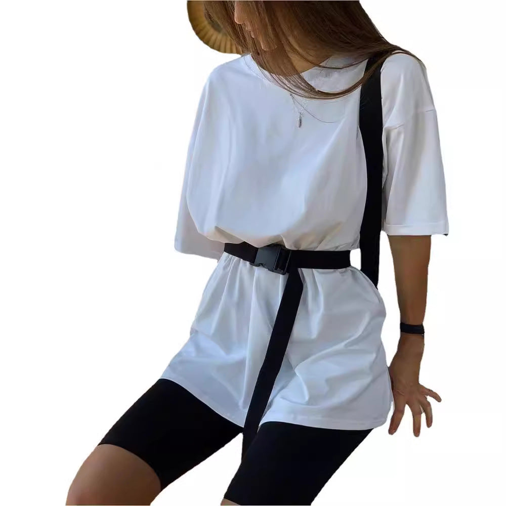 Women's sporty two-piece set with T-shirt and shorts, size