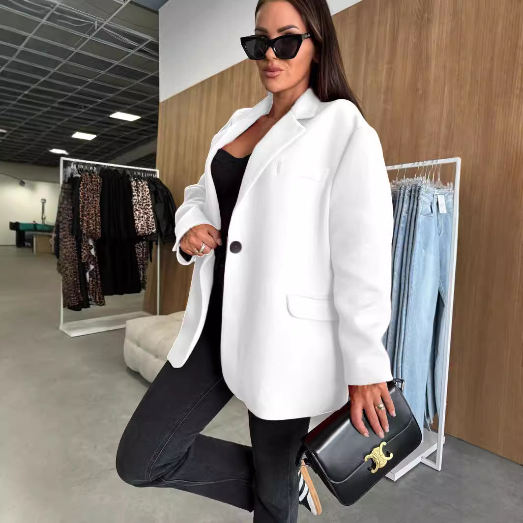 Women's oversized blazer with a classic cut