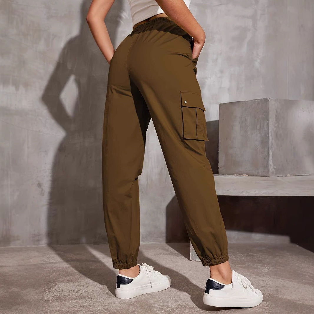 Women's cargo trousers with elasticated waistband and practical side pockets, size S
