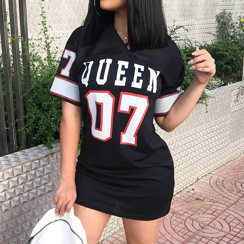 Women's sporty oversized T-shirt with V-neck and print details, size