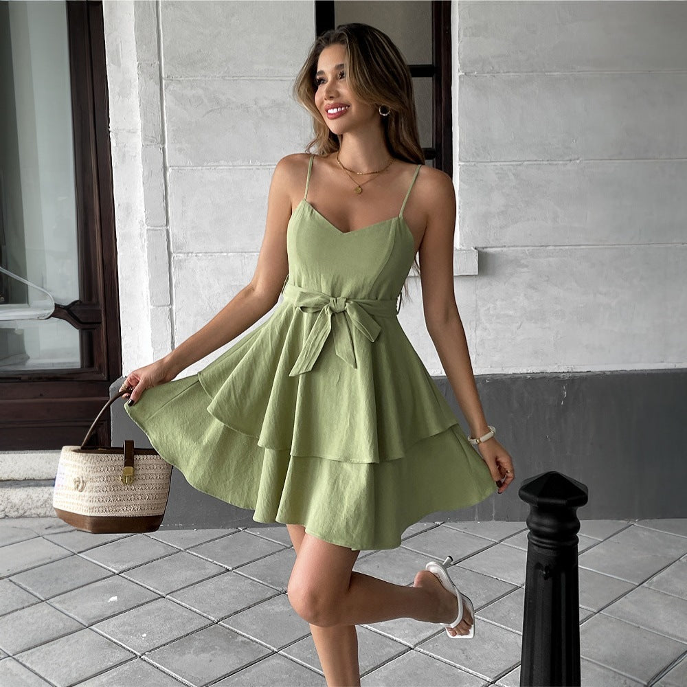 Lässiges Wickelkleid für Damen mit voluminösem Rock und schmalen Spaghettiträgern, Größe [Größe fehlt]