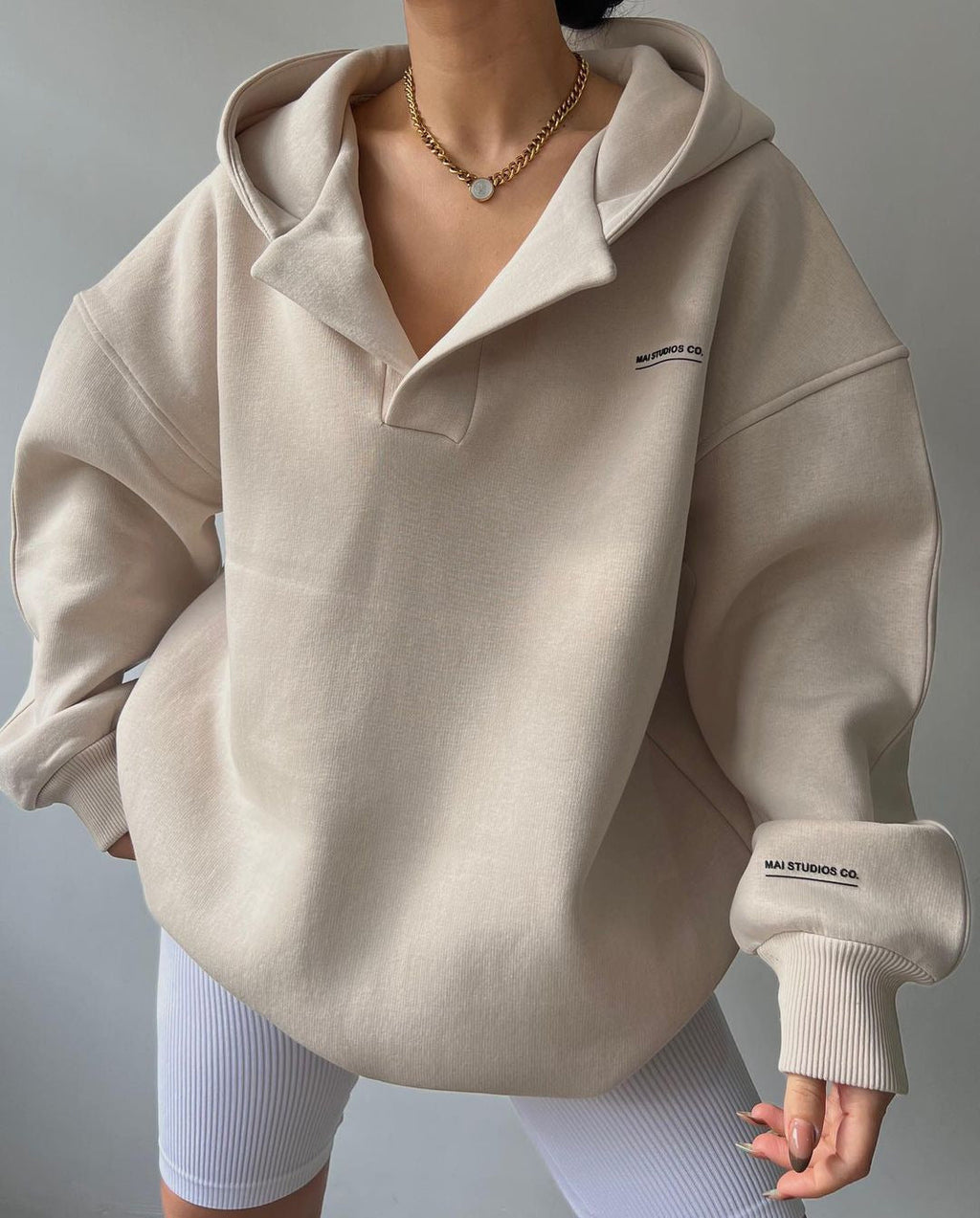 Women's oversized hoodie with kangaroo pocket and comfortable fit, size S