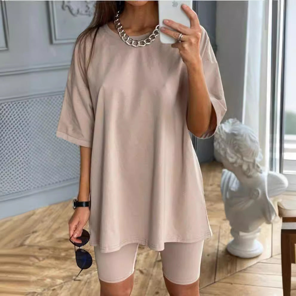 Women's sporty two-piece set with T-shirt and shorts, size