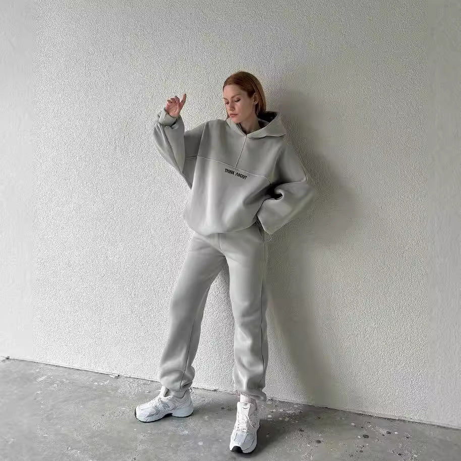 Women's comfortable hoodie with a relaxed fit and practical kangaroo pockets, size S