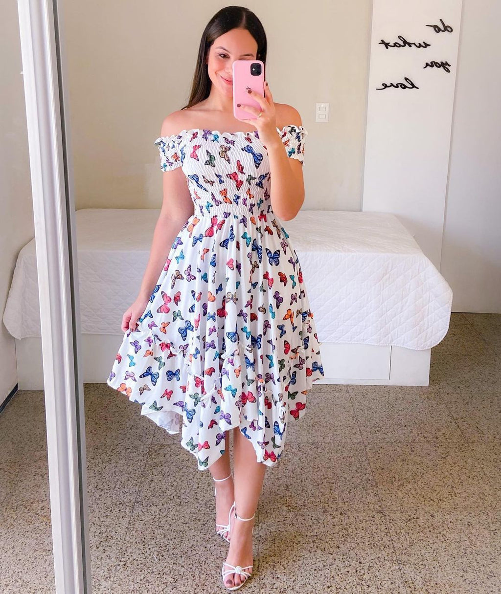 Damen-Sommerkleid, schulterfrei, mit buntem Schmetterlingsmuster und fließenden Falten, Größe S