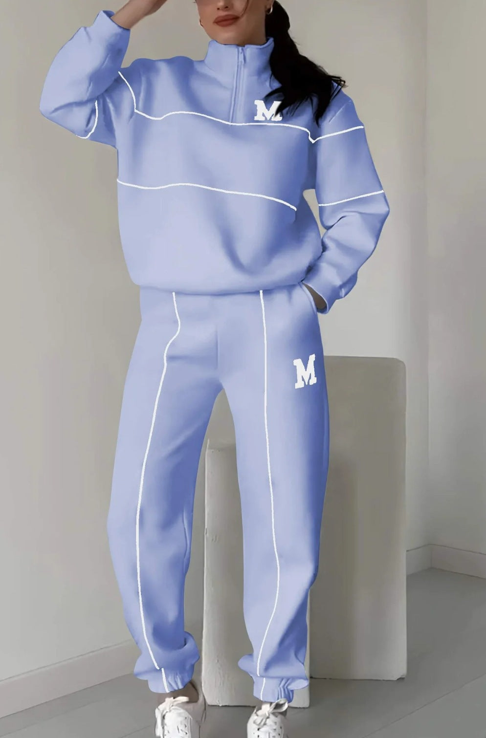 Women's sporty fleece suit set with stand-up collar and practical pockets, size S