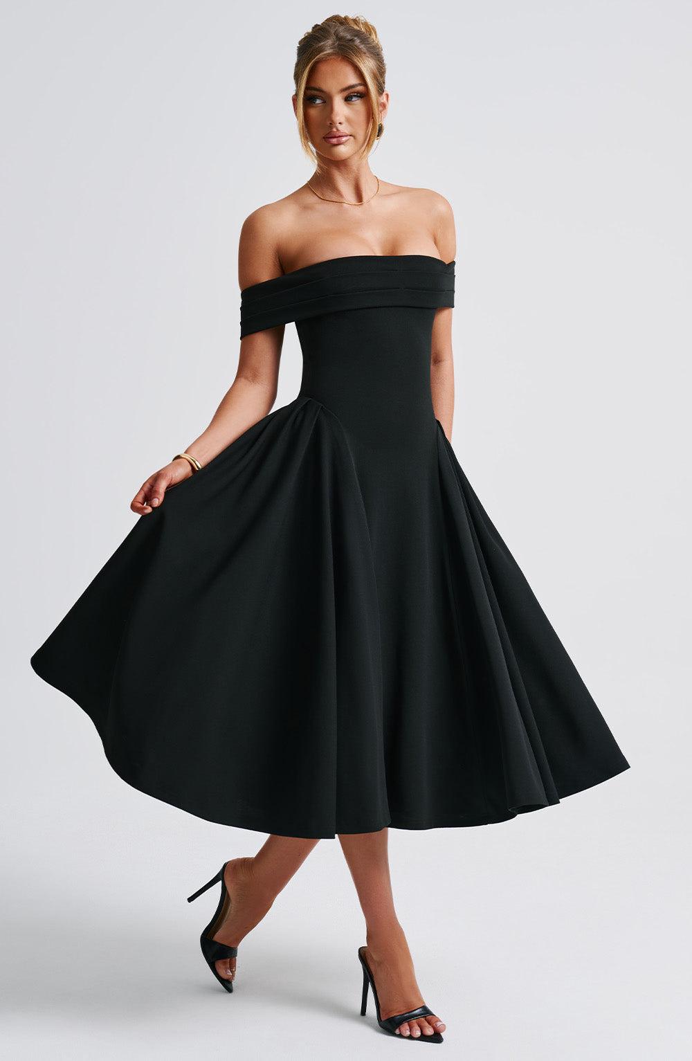 Elegantes Damenabendkleid mit Carmen-Ausschnitt und voluminösem Rock, Größe S