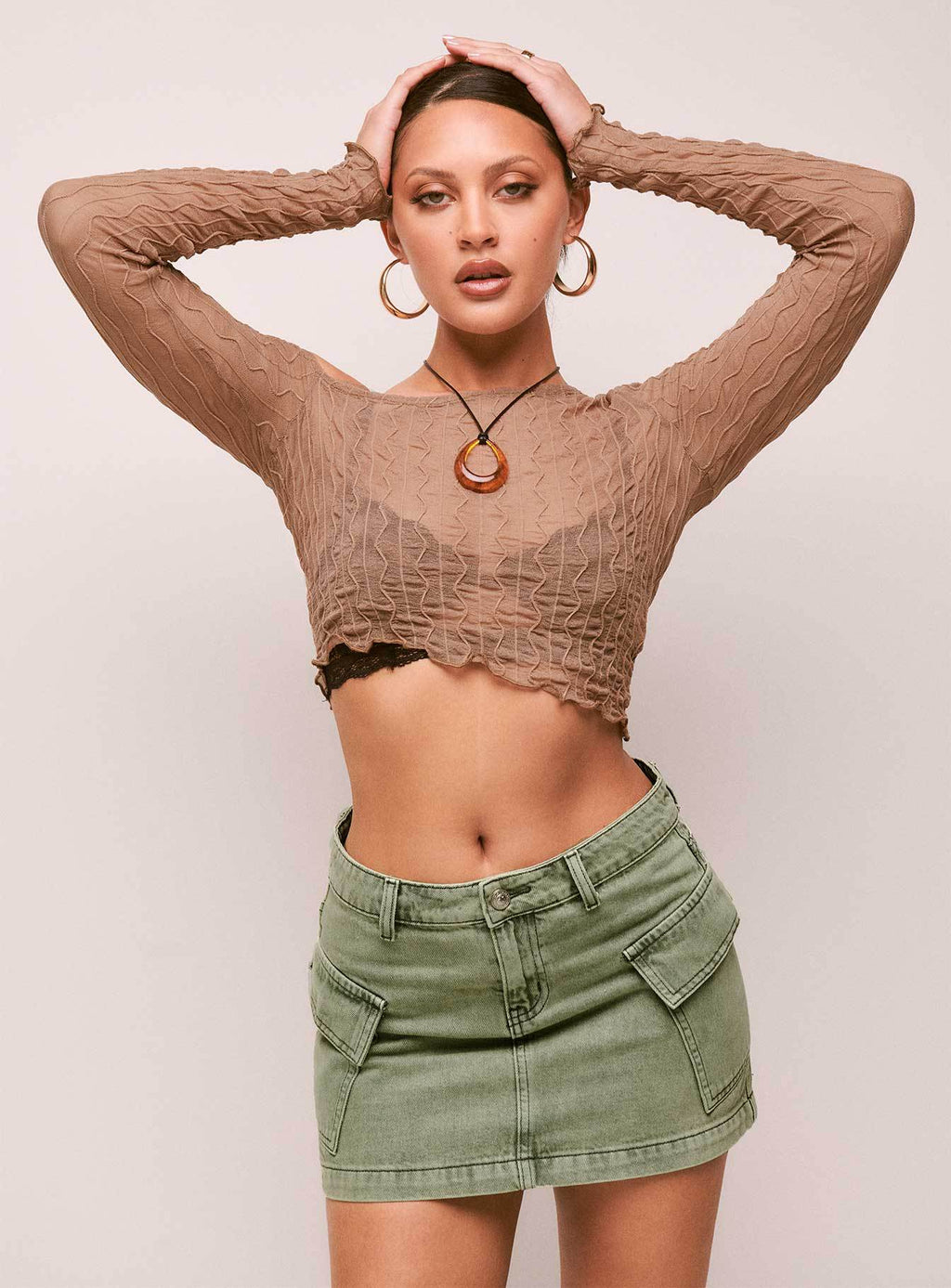 Women's denim skirt with practical pockets and trendy cut, size